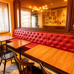 ランビアンス ドゥース - テーブル席