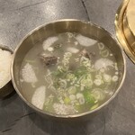 ラオン 焼肉 - コムタン。骨付き肉入り