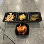 ラオン 焼肉 - 白菜キムチ、パンチャン