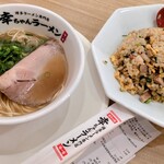 博多ラーメン専門店 幸ちゃんラーメン - 料理写真: