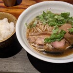 麺場 浜虎 - 朝醤そば 味付玉子乗せ＋白めし