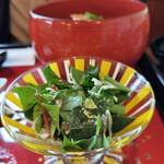 どんぶりめし つながり - 付け合わせサラダ