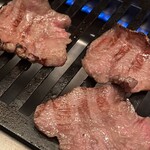 天城黒豚の店 橋本ホルモン - 普通の牛たん位の厚みが丁度いい