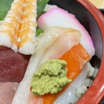  寿司酒場 すし屋の秀ヨシ - ちらしのご飯大盛(1,250＋60円)