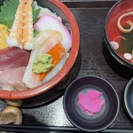  寿司酒場 すし屋の秀ヨシ - ちらしのご飯大盛(1,250＋60円)