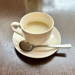 バルバルキッチンアメリ - かぶのスープ
      残念ながらちょっと提供温度が低かった。残念…。