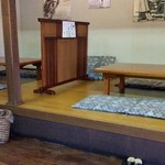 恵庭 おとん食堂 - 小上がり席　大脱走とかローマの休日とか古いポスターが(初訪)