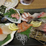 築地 本丸 - お刺身の盛り合わせ