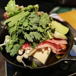 牛の四文屋 - 牛鍋(火入れ前)￥1,452