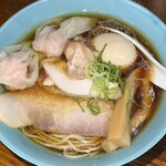 中華そば よしかわ - 特性名古屋コーチンの極上炙り肉中華そば醤油(ワンタン＋味玉)