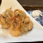 みなみ丸 合歓 - ■シラサエビ素揚げ：殻ごと食べられるパリパリ・サクサクとした軽快な食感と、口いっぱいに広がる香ばしいエビの旨味と自然な甘みが魅力。