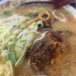 鹿児島ラーメン 真琴 - たっぷり過ぎる豚骨味噌煮！