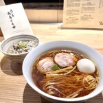 麺や飛鳥くら田 - ぜひ「炭焼きそぼろご飯」も一緒に。