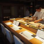 鮨 たくま - 店内（カウンター席）