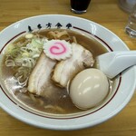 喜多方食堂 磯崎 - 醤油ラーメンに味玉トッピング