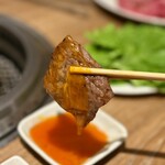 東陽町 大衆焼肉 暴飲暴食 - 卵をくぐらせて