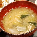 とんかつ多酒多彩 地蔵 - 味噌汁　もちろんおかわり