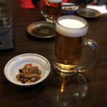 渋沢漁港 魚丸 - 生ビール（税込411円）とお通し（税込324円）