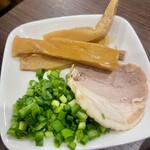 濃厚とんこつラーメン 一峰 - 