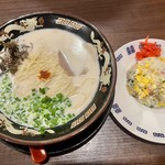 濃厚とんこつラーメン 一峰 - 