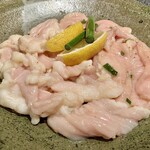 杏樹亭 岸根店 - 「ホルモン塩（税抜￥1,050）」と「ギャラ塩（税抜￥950）」は一皿盛り…