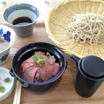 傍 - ローストビーフ小どんぶりそばセット（１４００円）