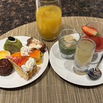 Harbor Kitchen - スイーツもどれもが、手を掛けでした。とりわけ右の皿の緑色の奴がわらび餅で、美味しかった。