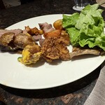 Harbor Kitchen - 各国の肉料理、こらまた取りやすい形での提供でした。