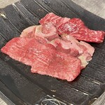 焼肉とみ - 牛タン2種（タン中、タン下）、ハラミ