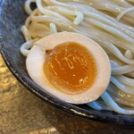 中華そば ことぶきや - 味玉(デフォルトのトッピング)アップ