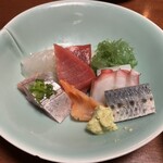 かぐら坂 新富寿司 - ニシンとイワシ、タコ、赤貝、マグロ、イカ、スズキ