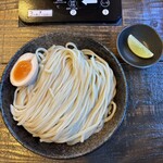中華そば ことぶきや - 太め平打ちストレートのボリューミーな麺