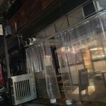 ニュー★サカバ - 外観。灯りがなくて開いてるか分からず恐る恐る覗き込みました