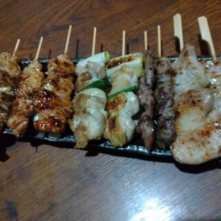 炭火焼 旭屋 - 料理写真:焼き盛り合わせ１０本　2,000円