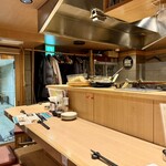 天ぷらと日本酒 明日源 - カウンター席