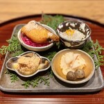 京味 もと井 - ▼八寸 ・銀ダラの唐揚げ　紫キャベツ酢漬け ・百合根の梅和え、むかご、飯蒸し ・鱈の子の旨煮 ・平目の昆布締め、じゃがいもハリハリ