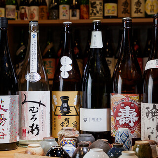 季節の限定酒を中心に、全国各地の日本酒を30～40種ご用意