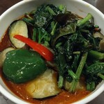 五○堂 - なすチキンカリー(辛さ4番)、ほうれん草トッピング