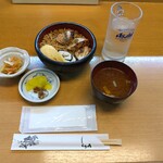 とり八 - とり丼大盛
