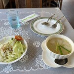 ラーンサウジャン - サラダと大根スープ