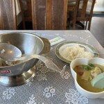 ラーンサウジャン - 鶏肉グリーンカレー