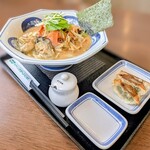 リンガーハット - 料理写真:かきみそちゃんぽん＆にんにく餃子