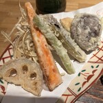 蕎麦切り　稲おか - 絶品天ぷら。野菜の味と揚げ具合の絶妙感。薄衣なので全くもたれず。