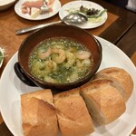 LoBoS 日比谷店 - ぷりぷり海老のアヒージョとバゲット