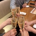 LoBoS 日比谷店 - カヴァで乾杯