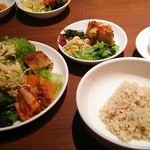 韓辛DELI - ナムルやチヂミは食べ放題。