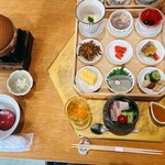 柏倉温泉　太子館 - これにご飯･味噌汁･焼き鮭が来ます