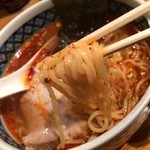 セットの半ラーメンピリ辛マーラー麺