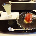 柚木元 - デザート二品目は林檎ジュースと苺