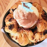 カフェ・ド・リオン パレット - 【2025.12】青森ふじりんご・つがるりんごの焼き上げスキレットアップルパイ(税込1,848円)